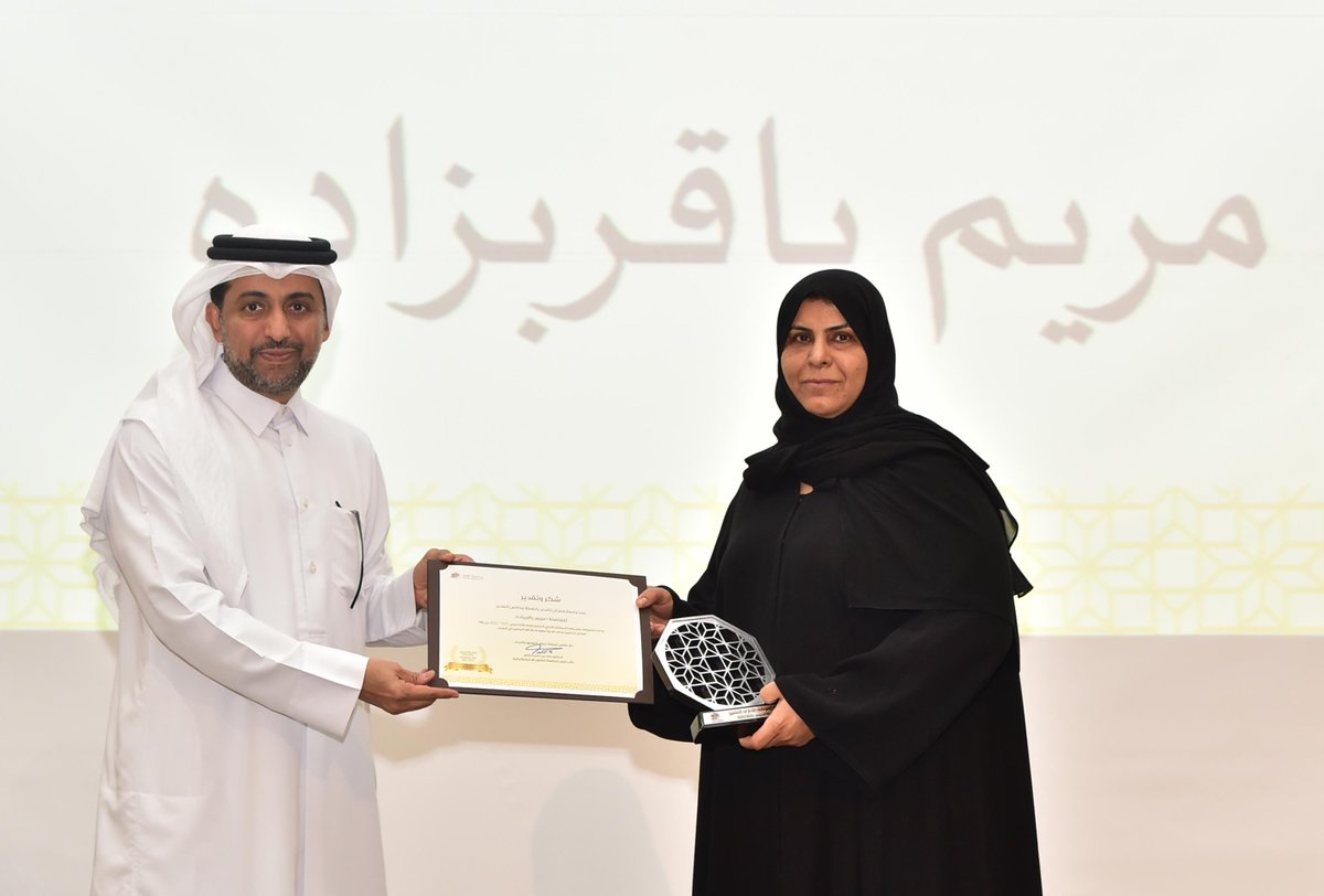 Qu_vpsa's tweet photo. يسرني أن أتقدم بالتهنئة للزملاء من شؤون الطلاب الفائزين بجوائز الموظف الإداري المتميز للعام 2022/2021 والذين كرمهم رئيس الجامعة الدكتور حسن الدرهم. 

أبارك لهم فوزهم بالجوائز والتكريم، ونشكرهم على كل ما قدموه من جهود وإنجازات كبيرة اتسمت بالتميز والعطاء خلال عملهم في شؤون الطلاب. https://t.co/hvMZVSrUr2
