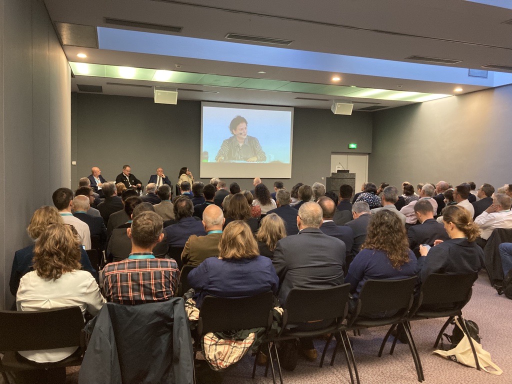 FedEpl's tweet photo. [CONGRES DES EPL : AMENAGEMENT]
Le congrès des Epl en duplex avec les assises nationales du foncier et des territoires à Nancy pour imaginer le financement du recyclage foncier.
#Lifti #SarahDubeaux @glechequer @emmacosse @UnionHlm @jbblanc84 @sophieprimas #anft #congresepl https://t.co/ObMrXff7Qs