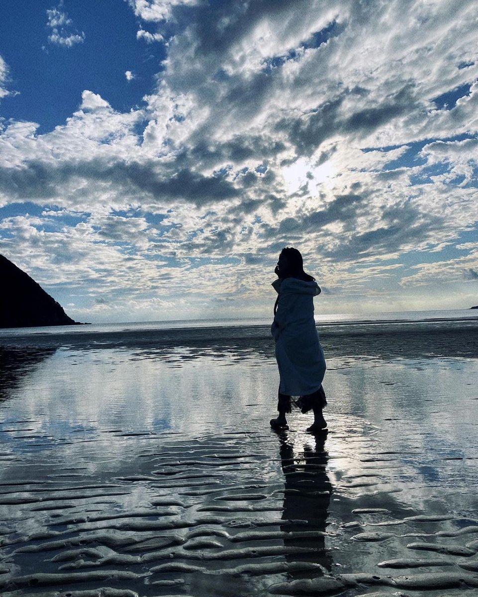 riho_fanpage's tweet photo. 【Instagram】#吉岡里帆 221006

写真集で今年初、海に入りました。
すごい綺麗な海だった…

#離島 
#Wアニバーサリー写真集
#写真集　#限定版 https://t.co/lCE7sEDNso