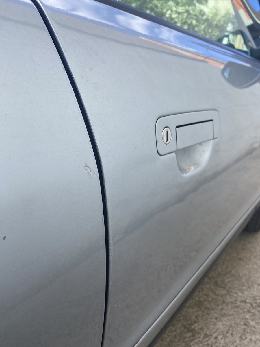 Clara_Zamora's tweet photo. El día 30/09, en un parking de la UV, me forzaron la cerradura del coche y me robaron la maleta. No había nada de valor dentro pero había un bloc de dibujo de clase que me gustaría recuperar. Si alguien la ve o vio algo me ayudaría mucho🫶🏼
Se agradece difusión https://t.co/52avKPe8bk