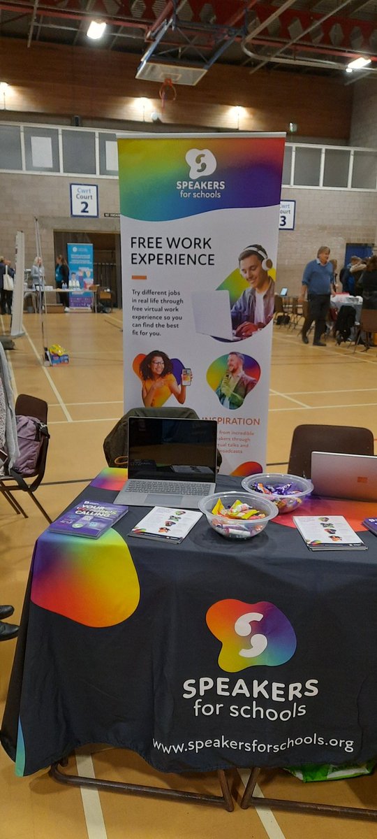 jtimothyev's tweet photo. Great for @speakrs4schools to be at Risca Leisure Centre today for @CareersWales careers fair 🙌... talking to students and employers about the value of work experience 🤩 #VirtualWorkExperience #CareerChoices 🏴󠁧󠁢󠁷󠁬󠁳󠁿 https://t.co/HMNjuDADX9