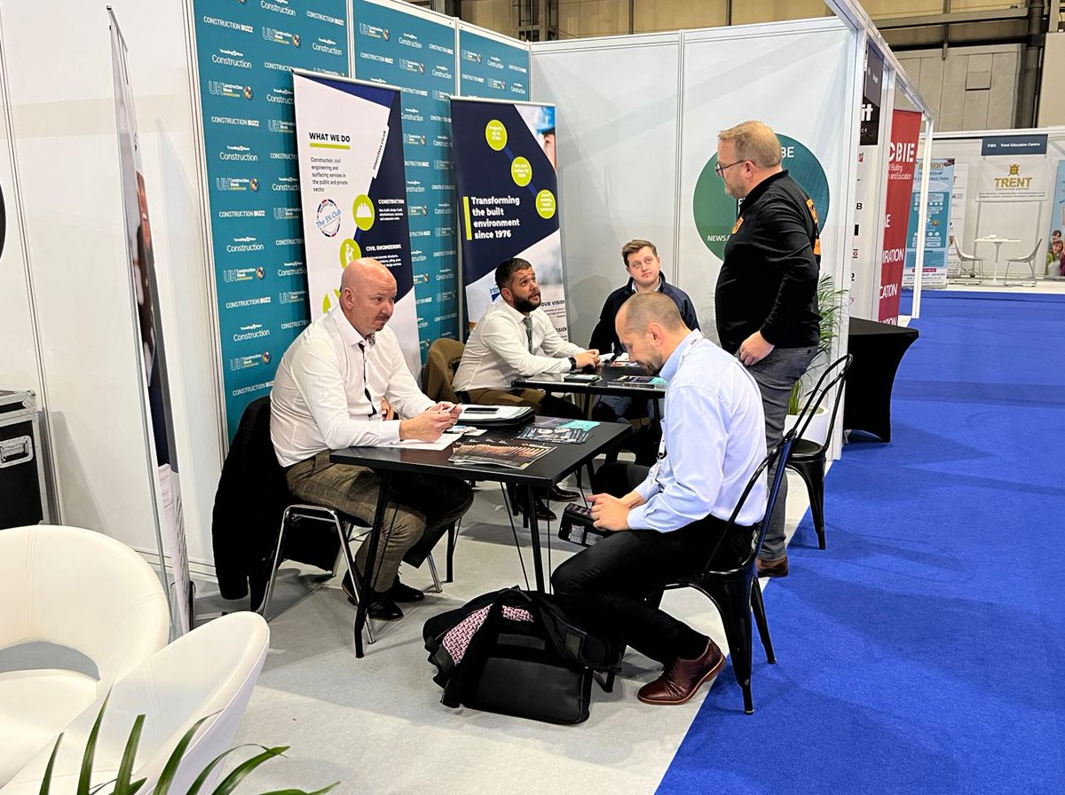 InterclassGroup's tweet image. Great to see our MD, Des O&apos;Neill take to the stage to talk about our #netzero commitments yesterday at @FinditinCW 𝙎𝙪𝙥𝙥𝙡𝙮 𝙘𝙝𝙖𝙞𝙣𝙨 𝙗𝙪𝙞𝙡𝙙𝙞𝙣𝙜 𝙩𝙤𝙬𝙖𝙧𝙙𝙨 𝙖 𝙣𝙚𝙩 𝙯𝙚𝙧𝙤 𝙛𝙪𝙩𝙪𝙧𝙚 event as part of @UK_CW 🌍🍃 #meetthebuyer #supportinglocal #supplychain