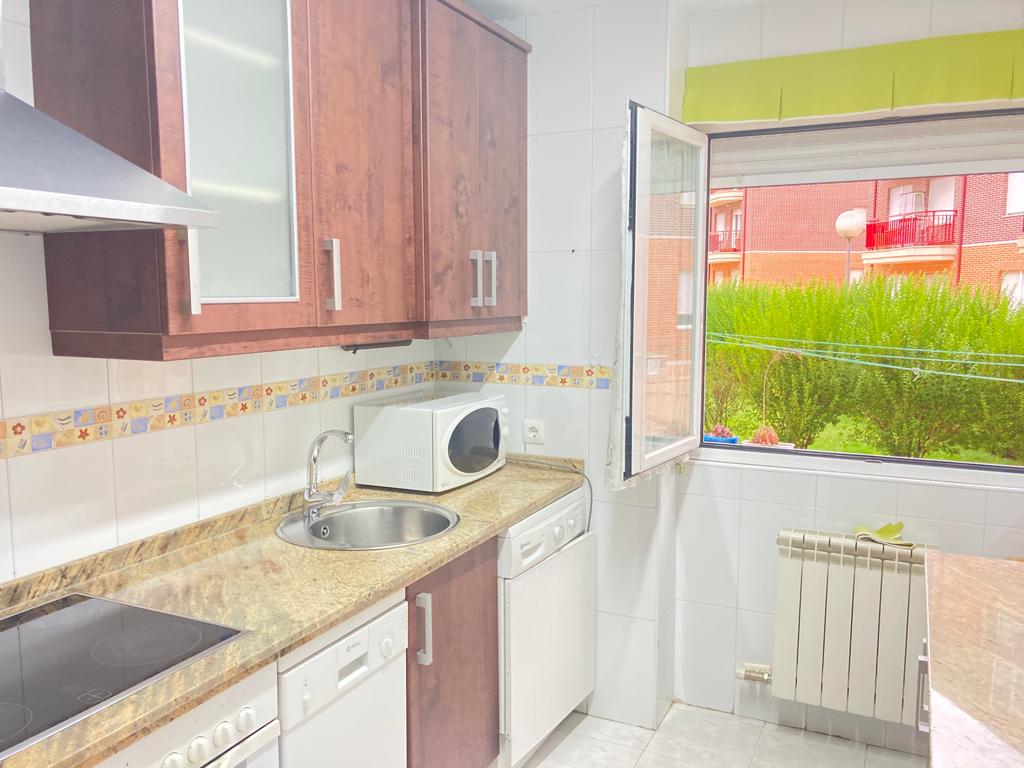 InmoCoaching's tweet image. Se vende piso en Villaobispo de 76 metros. Tiene 2 dormitorios, 2 baños, cocina amueblada con electrodomésticos y salón. Con ascensor. Plaza de garaje y trastero ---&amp;gt; inmocoachingleon.com/htmlphp/propin…