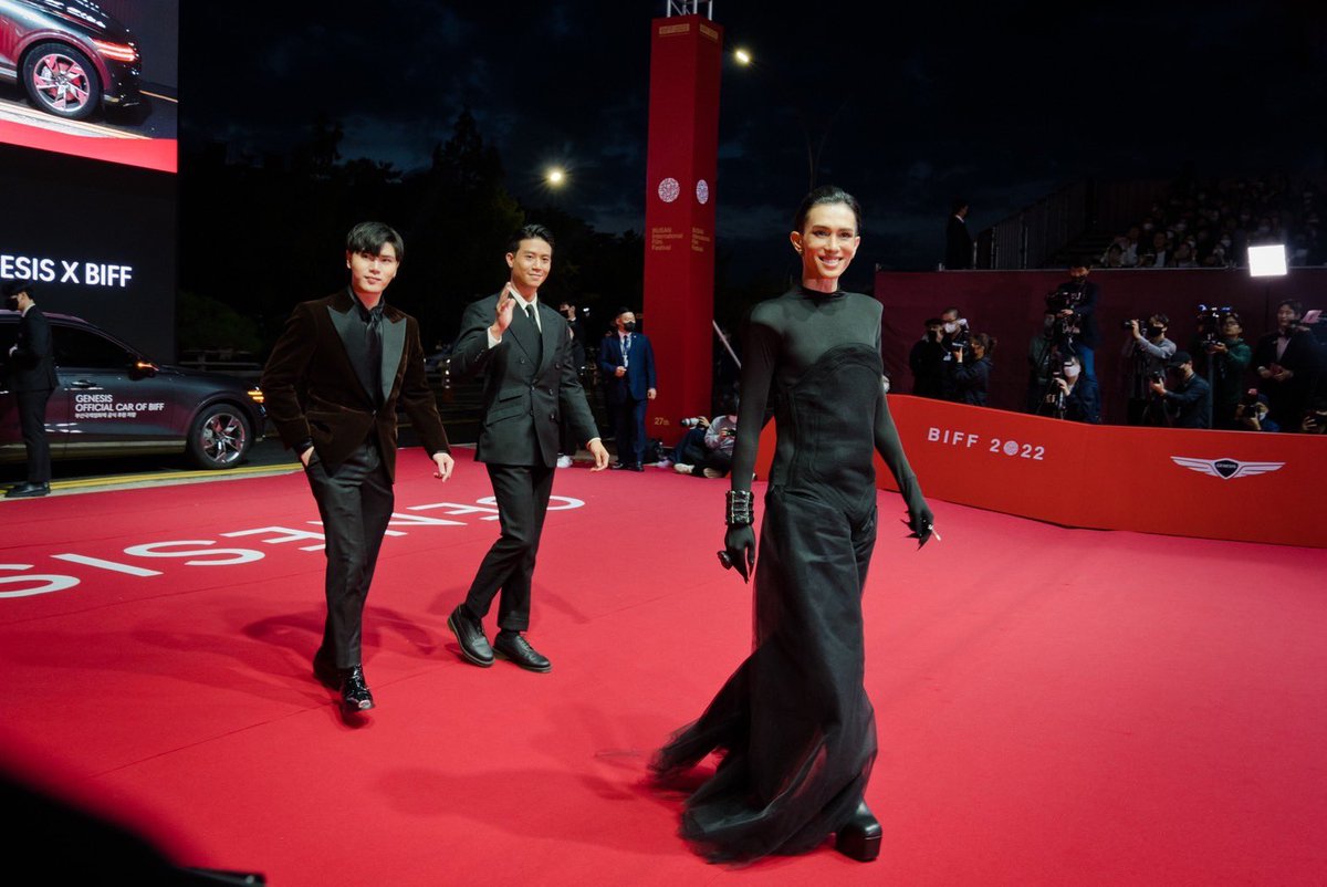 kantana_kol's tweet photo. 27th Busan International Film Festival Opening Ceremony Red Carpet
Busan, South Korea 05.10.22

#BIFF #BIFF2022
#PartnerInCrime
#Kantana
#KantanaKOL 
#Busan
#OpeningCeremony
#Redcarpet https://t.co/FV6JMTlfpZ
