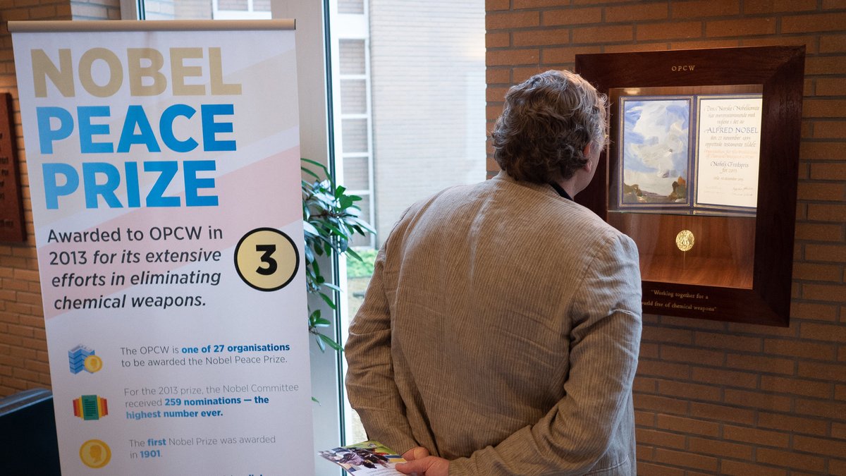 OPCW's tweet photo. See one of the world's most prestigious awards, the #NobelPeacePrize, up close during #OPCW Open Day! OPCW received the #NobelPrize in 2013 for its extensive efforts to eliminate #ChemicalWeapons.
🗓️16 Oct
📍The Hague
➡️Register: https://t.co/NHDKSbnP75
#OpenDayOPCW #IntOpenDay https://t.co/G4pzCBszho