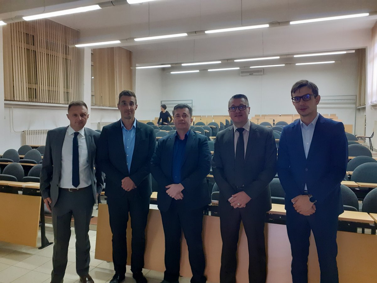 competencentre's tweet photo. 📅04. listopada 2022. u prostoru Glazbene škole Vinkovci organiziran je svečani prijem #treće #generacije studenata 👨🎓👩🎓 na preddiplomskom stručnom studiju drvne tehnologije u Vinkovcima.
👉 Više informacija na: https://t.co/D0dyQEf1IN
#tvojprirodniodabir #drvnatehnologija https://t.co/312D5GaJ45