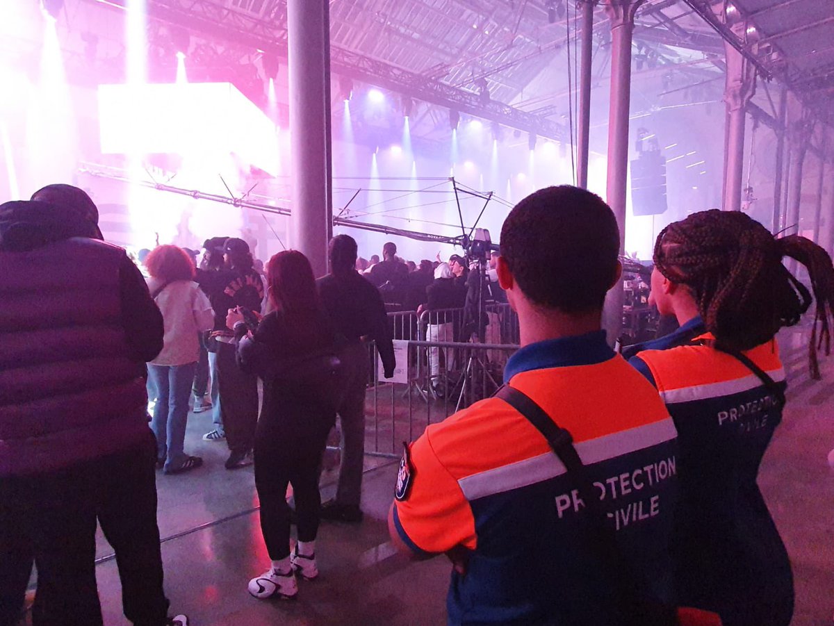 PCParis19's tweet photo. #postedesecours 🔸🔹🪩.
Merci à nos secouristes présents hier soir pour un poste de secours #redbullsoundclash ..
#pcps #protectioncivile #protec #secours #secouriste #soiree #soirée #night #parisbynight #le104 #paris19 #75019 #75019paris #parisfrance #france https://t.co/6KR2gex8VI