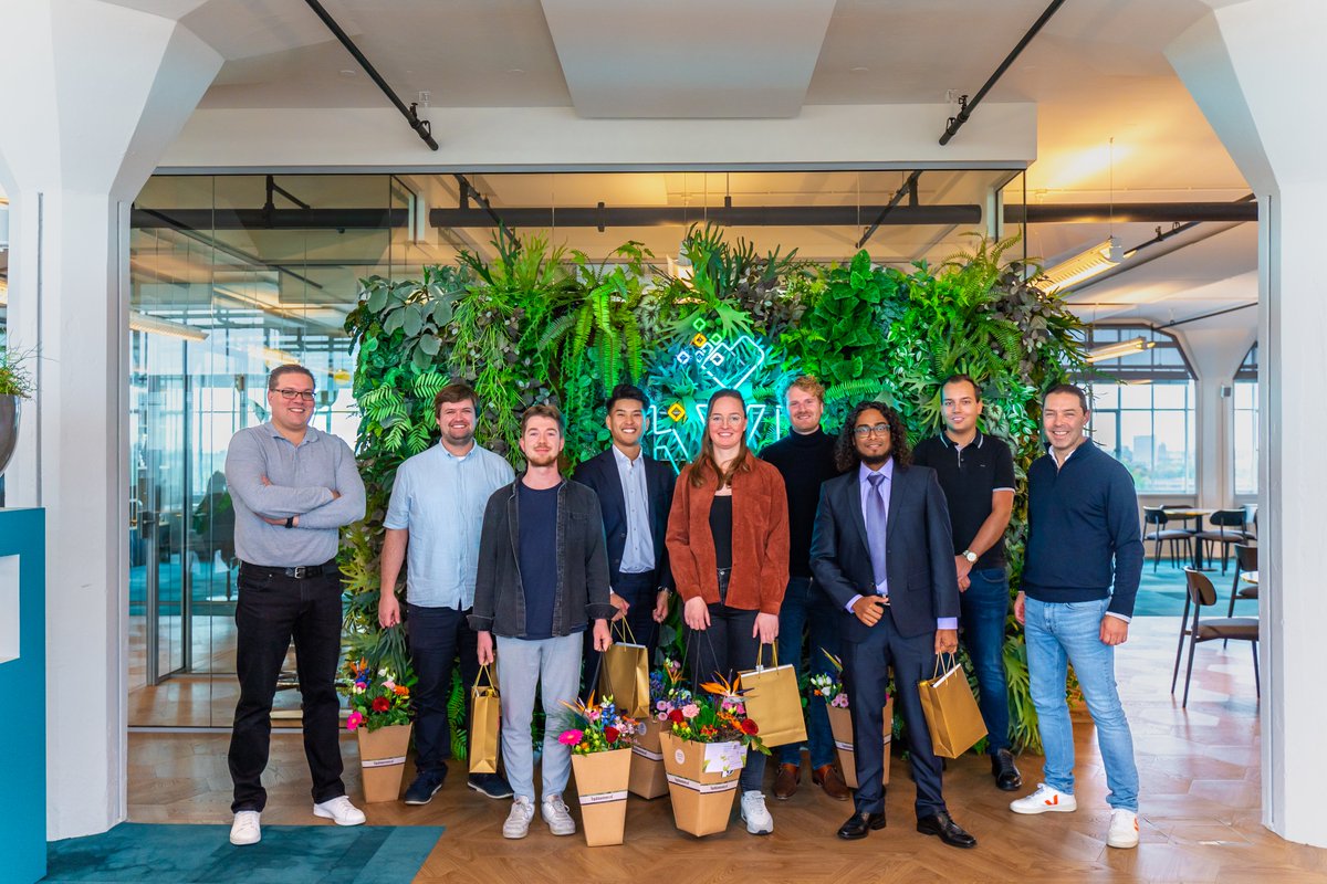Zeven toppers zijn net begonnen aan ons Data Heroes Program! Ze worden intensief getraind in o.a. #DataAnalytics #DataWarehousing #SQL #ETL en #Agile. Veel succes (vlnr) Alex, Selwyn, Mitch, Martijn, Jeanne, Dirk &amp; Navin! Meer weten over onze Traineeship? kvl.nl/dataheroesprog…