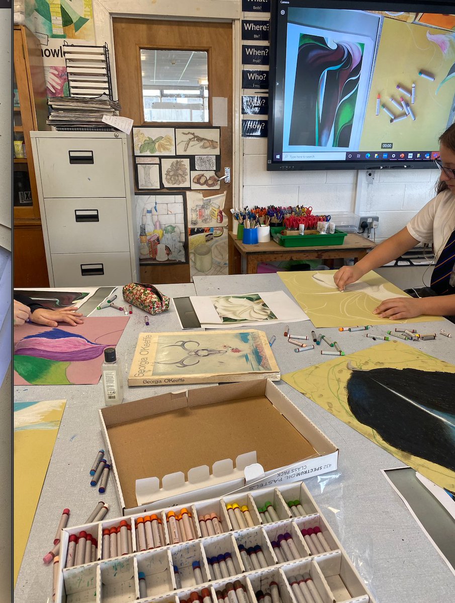 BOLHS_ARTDESIGN's tweet photo. Love the energy and colour in the room this morning! Year 10 are really enjoying responding to Georgia O'Keeffe 🎨👩‍🎨👨‍🎨 https://t.co/8SGtoN7pCm