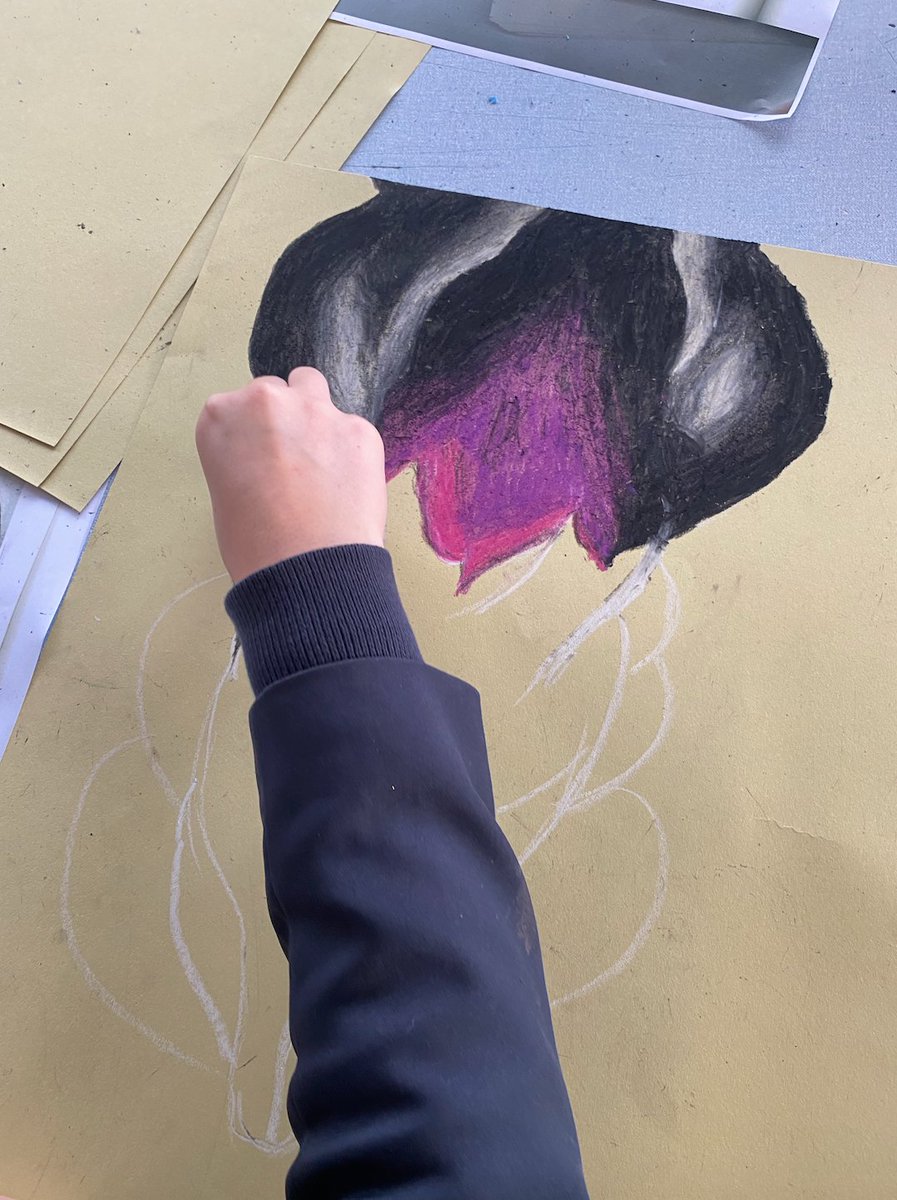 BOLHS_ARTDESIGN's tweet photo. Love the energy and colour in the room this morning! Year 10 are really enjoying responding to Georgia O'Keeffe 🎨👩‍🎨👨‍🎨 https://t.co/8SGtoN7pCm