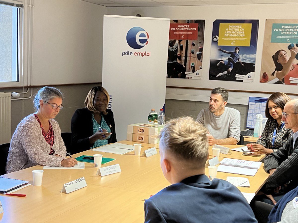 Visite à @Poleemploi_oc Figeac aux côtés de <a href="/muriellehenry1/">Murielle HENRY</a> <a href="/OLIVIERLara1/">Lara OLIVIER</a>, en amont de la loi sur le marché du travail en vu du plein emploi pour s’imprégner de l’expérience des conseillers, entreprise #Jauzac et des témoignages de candidats. Un grand merci à toutes et à tous !