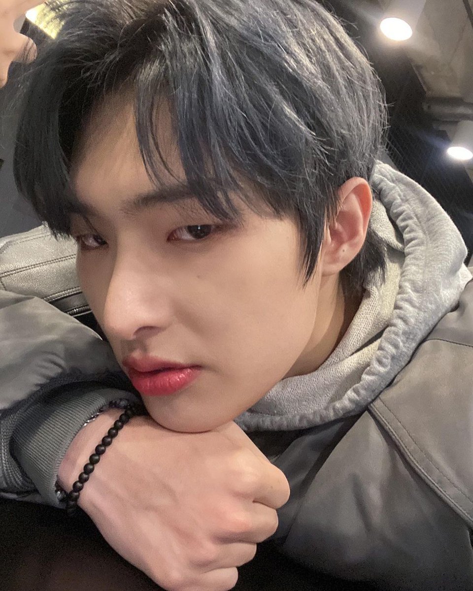 Mnyn69's tweet photo. when Mingi is too tired after work and Yunho wants to play with him...

#nsfwateez
#nsfwmingi
#nsfwyunho https://t.co/HMT0TmtMxr