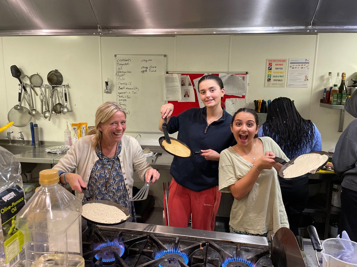 Robertson_Sed's tweet photo. Wednesday night was pancake night with queen of pancake making Keira upskilling TJ as the culinary princess under the watchful eye of Mrs P #postprep #pancakeproductionline 🥞🦋⭐️ https://t.co/P4N2mBqeGI