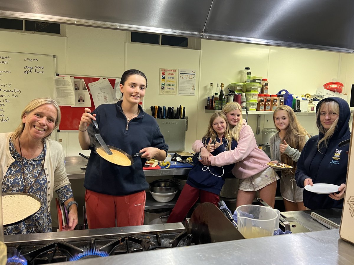 Robertson_Sed's tweet photo. Wednesday night was pancake night with queen of pancake making Keira upskilling TJ as the culinary princess under the watchful eye of Mrs P #postprep #pancakeproductionline 🥞🦋⭐️ https://t.co/P4N2mBqeGI