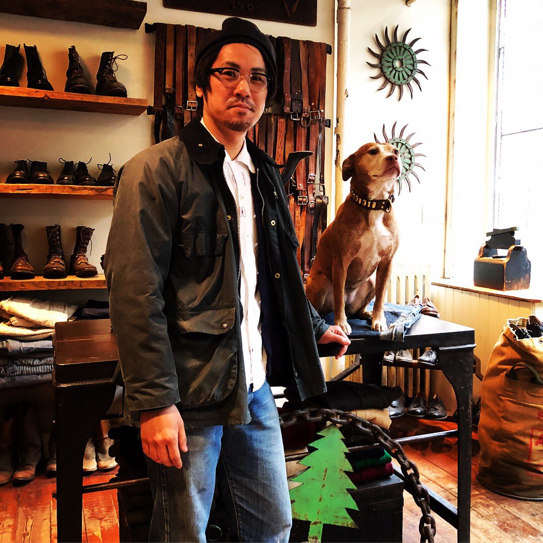 jd_101riders's tweet photo. 【stock vintage 】
ストックビンテージが良すぎた。オーナーが女性とは思えないほどの甲骨なアイテムばかりでレベルが高かった。
愛犬のパートナーも撮られ慣れてるのかカッコいい。
#NY
#stockvintage
#levis
#501E
#barbour
#tartoptical
#arnel https://t.co/oJ2PLgkBl3