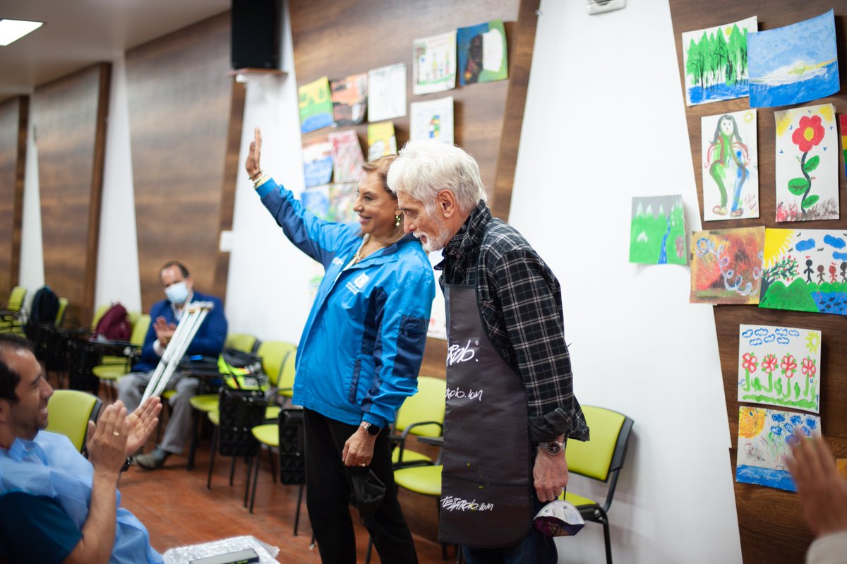 arterapiatess's tweet photo. Taller de Humanizarte en @SubRedCentroOri cargada de emociones, magia y sensibilidad para mejorar sus habilidades comunicativas que les permitan tratar dignamente al paciente, la familia y servir de corazón a corazón.

Gracias @AnaLuciaCabeza1, una linda experiencia. 🫶🏼 https://t.co/yLSKhDPRDC