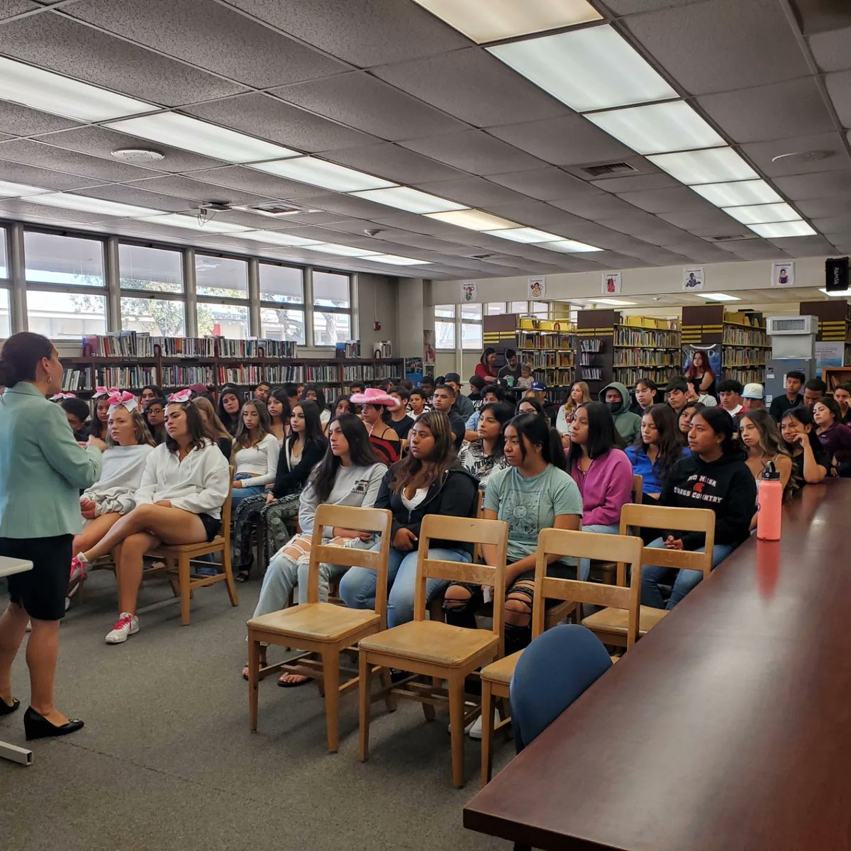 mjimenezito's tweet photo. Our #AVID kids were lucky to have state senator Limón come and speak to them.  Huge thank you to Ms. Severin for setting all of this up!  Great topics by the senator and wonderful questions by our students. https://t.co/3L1UqemY0a