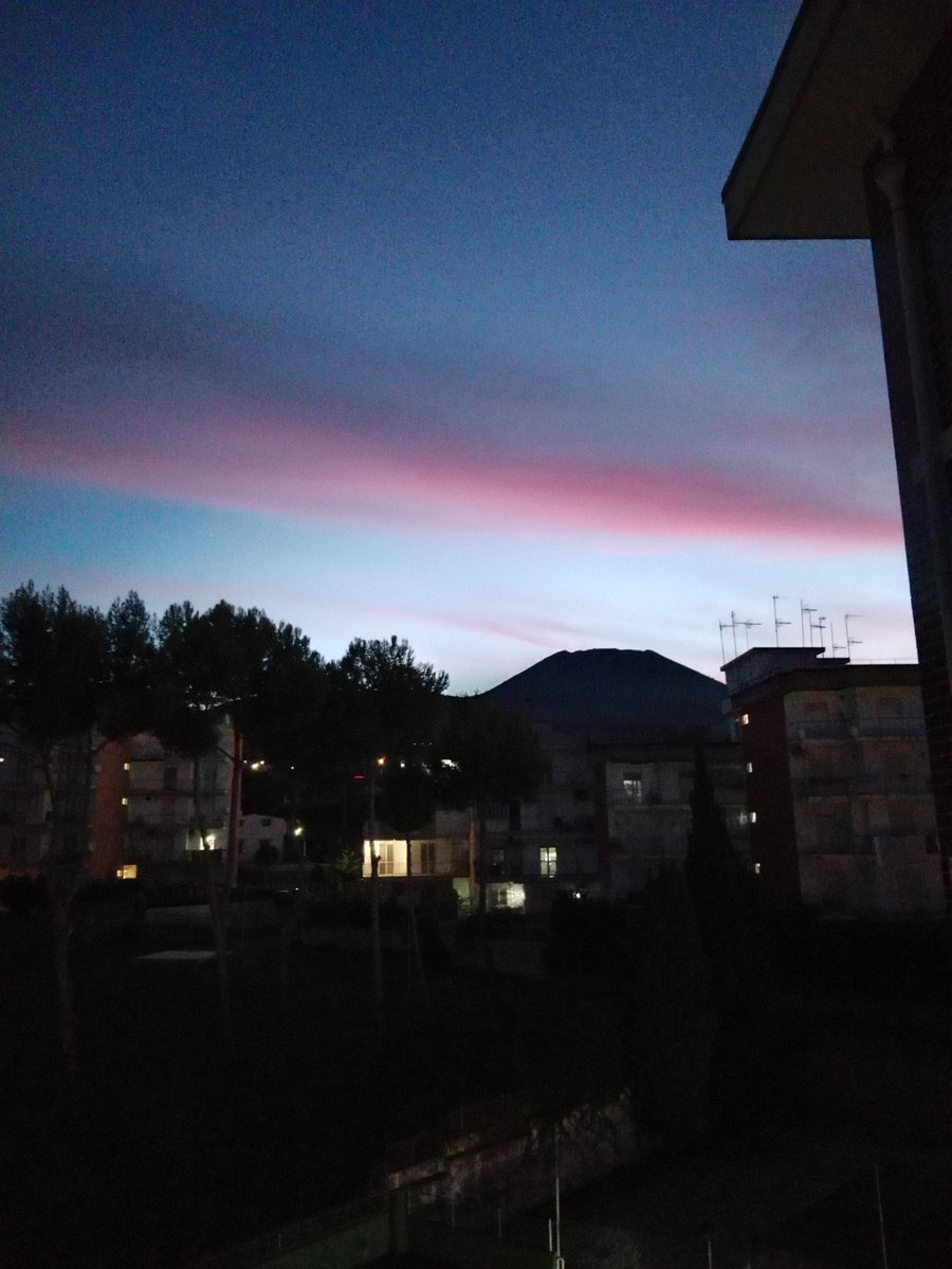 teresa_riccardi's tweet photo. Non #DevoLiberarmi della paura di vivere "sotto" di lui...
Mai avuta!
#BuongiornoATutti #unTemaAlGiorno #6ott https://t.co/VIbgfEYmP5