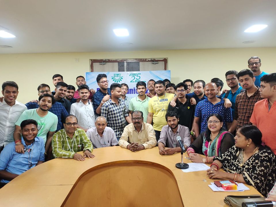 KiitSoee's tweet photo. On the eve of convocation, School of Electrical Engineering, KIIT held its 2022 Batch Reunion on September 30th. 
#electricalkiit #batchreunion2022 #electricalengineering #kiit https://t.co/LaT6Hox2Zt
