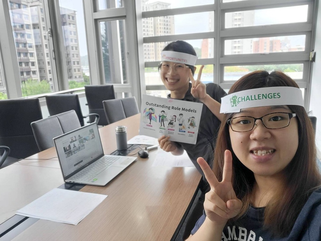 IPMBSinica's tweet image. Congratulations to Huan-Chi Tien (田環綺  @HuanChiTien1) &amp;amp; Yu-Wen Jan (詹宇雯) on receiving the 1st Prize and the Most Popular Group Prize in the 2022 Academia Sinica @AcadSinica "Sharing in English" Competition!