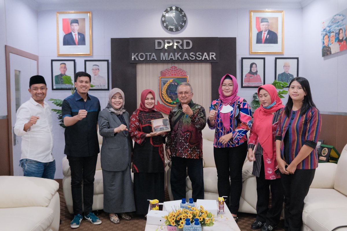 SetwanDPRDMks's tweet photo. Wakil Ketua DPRD Makassar, A. Suhada Sapaile &amp; A. Nurhaldin NH serta Beberapa Anggota DPRD Makassar, Menerima Kunjungan Pimpinan DPRD Yogjakarta terkait optimalisasi peran pimpinan DPRD dlm  mewujudkan fungsi pengawasan. kamis, 06/10/2022 diruang pertemuan pimpinan DPRD Makassar. https://t.co/FuLcmU8Wop