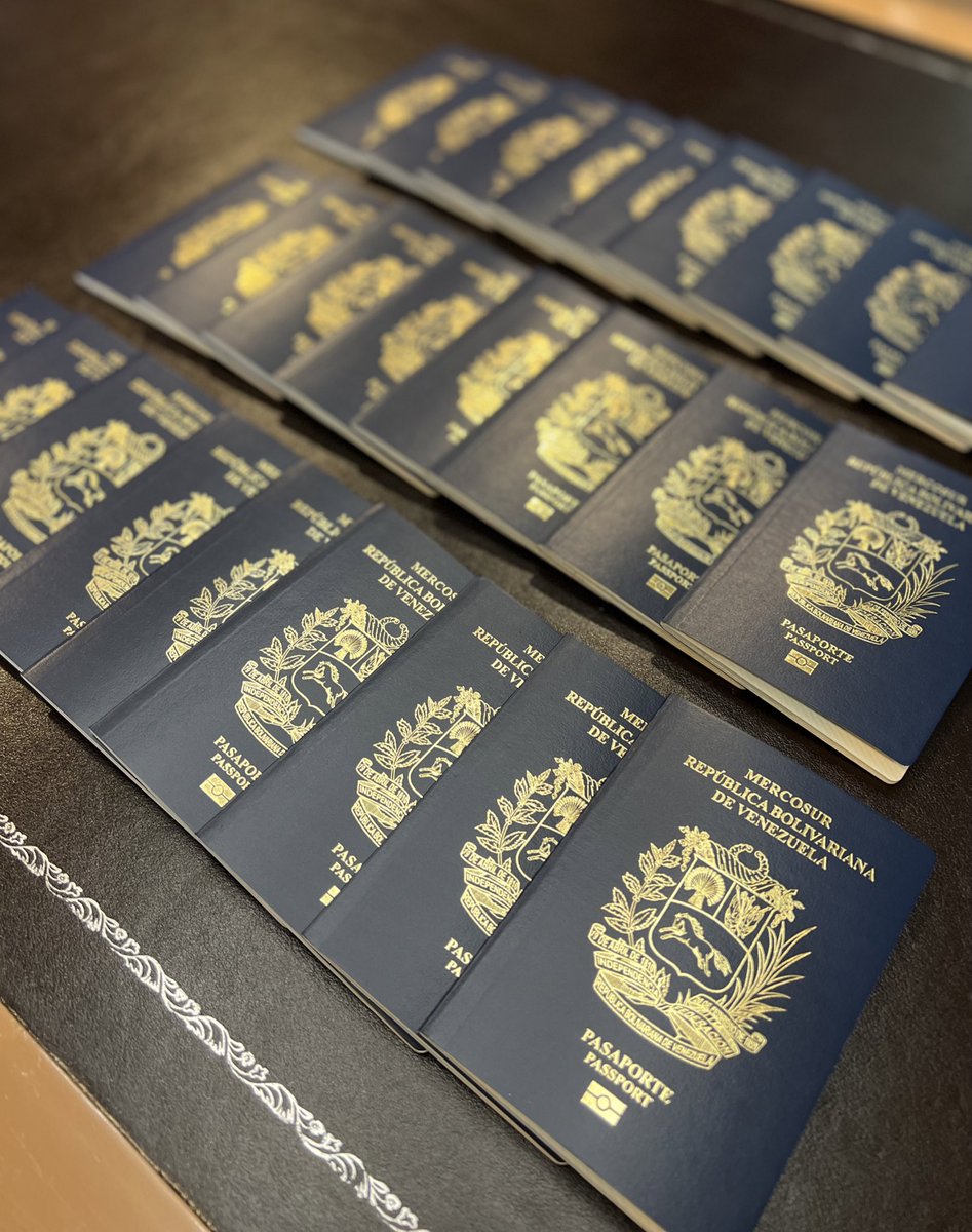 EmbaVERusia's tweet photo. El Gobierno Bolivariano a través del @VenezuelaSaime da respuesta oportuna a los venezolanos residentes en la Federación de Rusia, con el envío de Pasaportes y Prórrogas. ¡Seguimos avanzando en atender a nuestros connacionales! https://t.co/XHqrFGzfTO