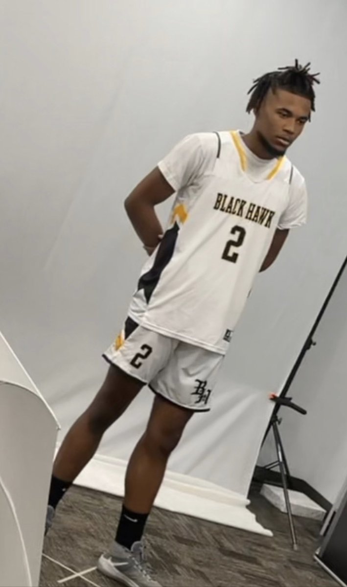 ssuburbanhoops's tweet photo. 6’6 Jeremiah Dunklin (Rich Township) is locked and loaded for Blackhawk College.  

Nephew is Laser F-O-C-U-S-E-D - 🥽- 

Get all the Blessings Son 🖤👊🏾🏀📚 https://t.co/YM5Cfrbhcr