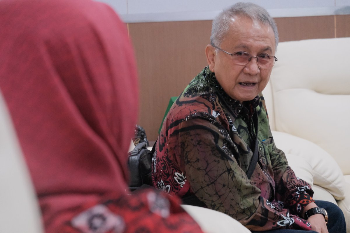 SetwanDPRDMks's tweet photo. Wakil Ketua DPRD Makassar, A. Suhada Sapaile &amp; A. Nurhaldin NH serta Beberapa Anggota DPRD Makassar, Menerima Kunjungan Pimpinan DPRD Yogjakarta terkait optimalisasi peran pimpinan DPRD dlm  mewujudkan fungsi pengawasan. kamis, 06/10/2022 diruang pertemuan pimpinan DPRD Makassar. https://t.co/FuLcmU8Wop