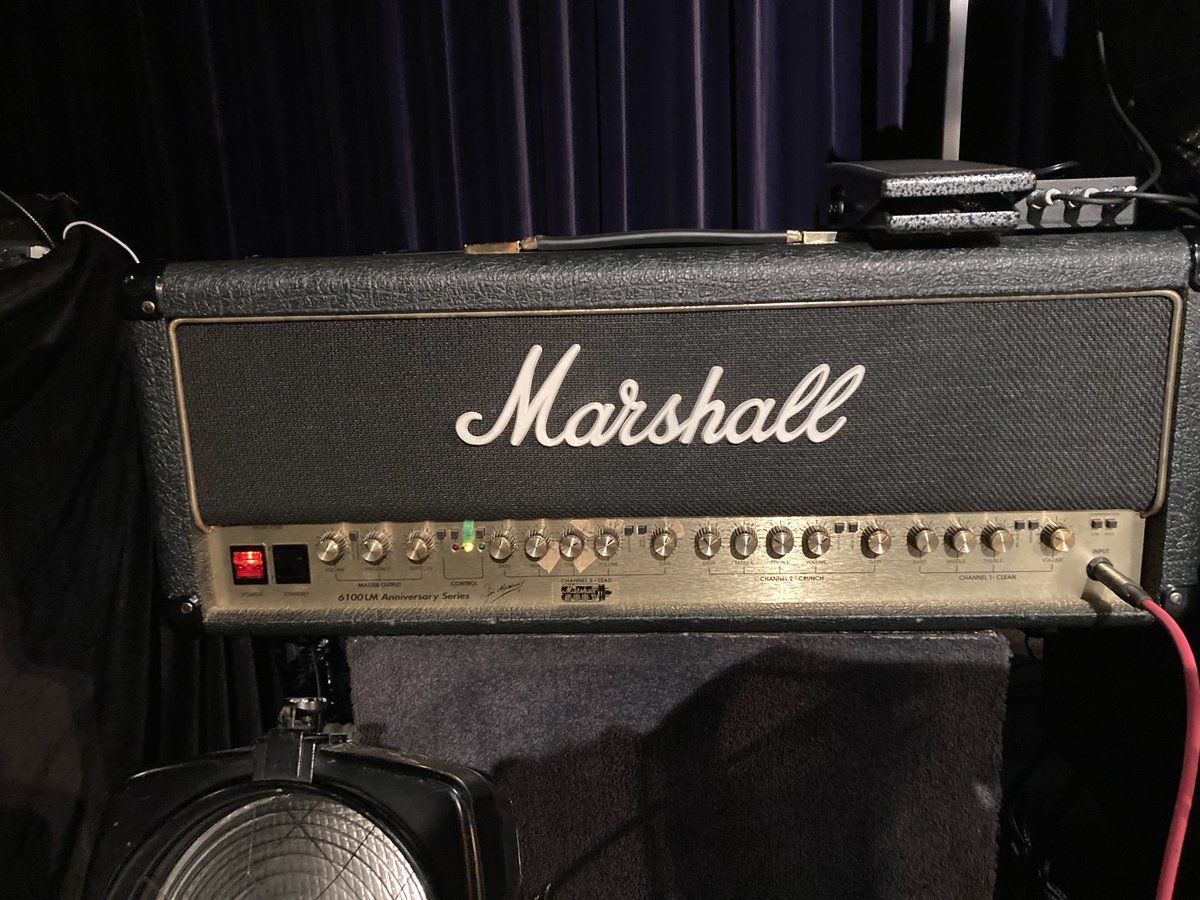 shiba_official's tweet photo. #ギタサミ2022
今回使ったアンプ、1日目はいつものMarshall/JCM2000-DSLでしたが、2日目3日目は長らく使ってなかったMarshall/6100を使いました。
意外にも今の好みに合う音出てビックリ。 https://t.co/BBW3uEbTdR