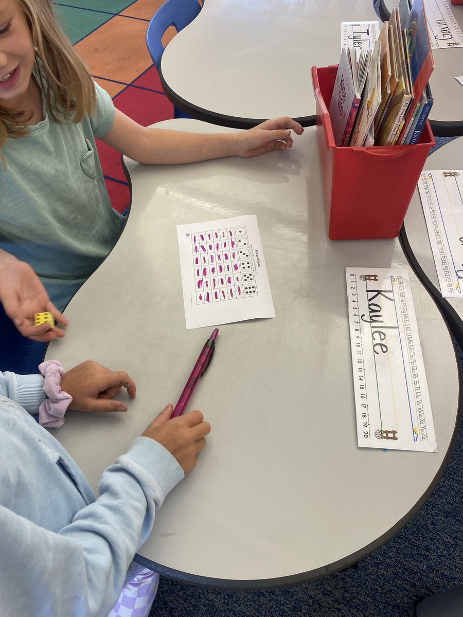hve_rm14's tweet photo. Roll it, read it. #phonics #hvehuskies https://t.co/21lpOs0I5c