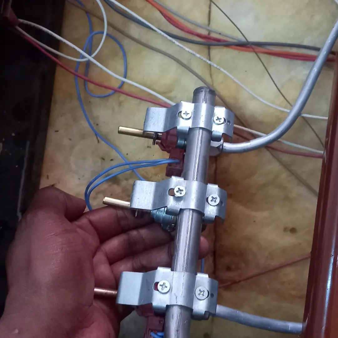 b_onlineservice's tweet photo. Gas cooker control tap replacement....#BOnlineservices #homeofallrepair ...Quality served ..Call us ...0700108663 #happycustomr https://t.co/XallApOMln
