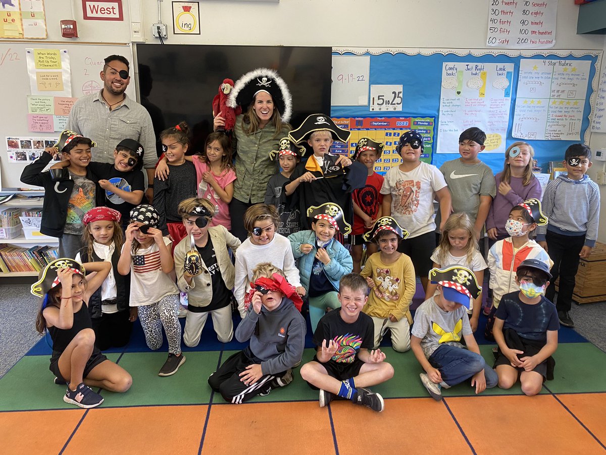 hve_rm14's tweet photo. Pirate day fun!! #hvehuskies https://t.co/xuZt1QKju9