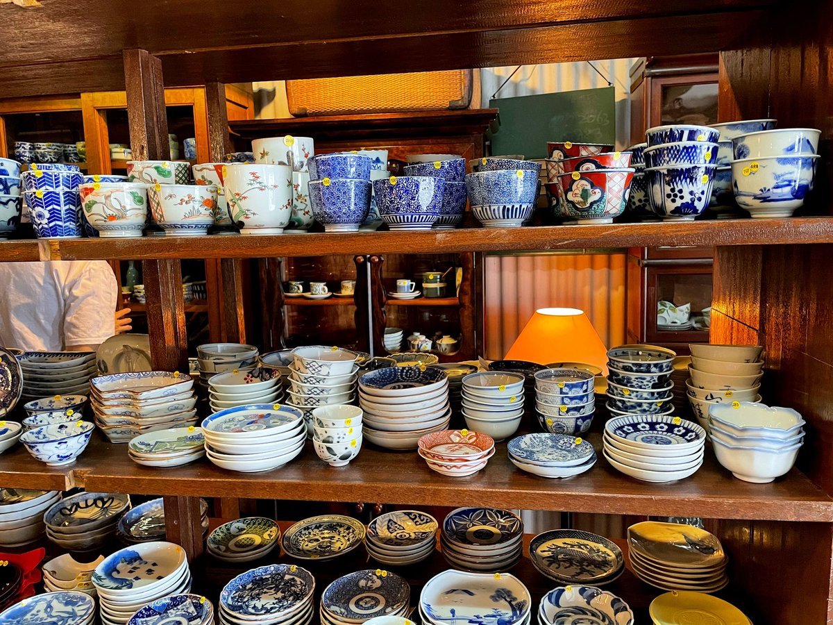 葡萄家具店@一乗寺 京都に年一回行く理由 その2 大きな店内には、古い