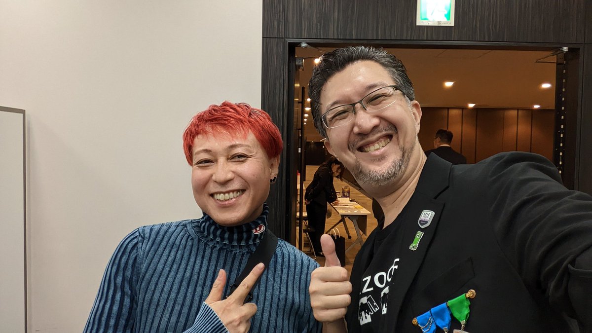 LOVOT Tシャツ プロダクトデザイナー根津孝太　描き下ろし1枚(白　ラボ) 温かいテクノロジー』イラストTシャツ3枚セット | LOVOT ウェブ