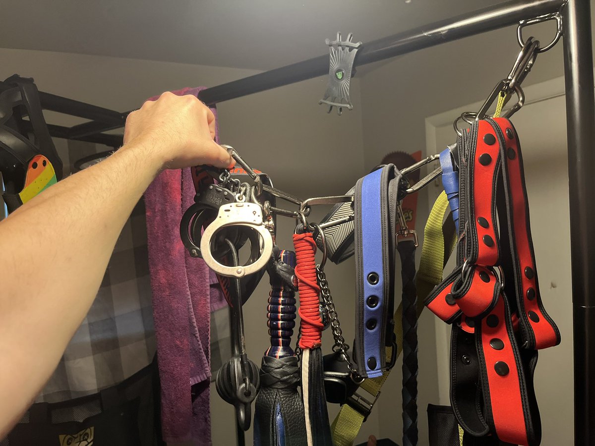 DracoFlerken's tweet photo. Dungeon room is coming along nicely thanks to many contributions from my pup @PupKairos https://t.co/ROaKhEQtQm