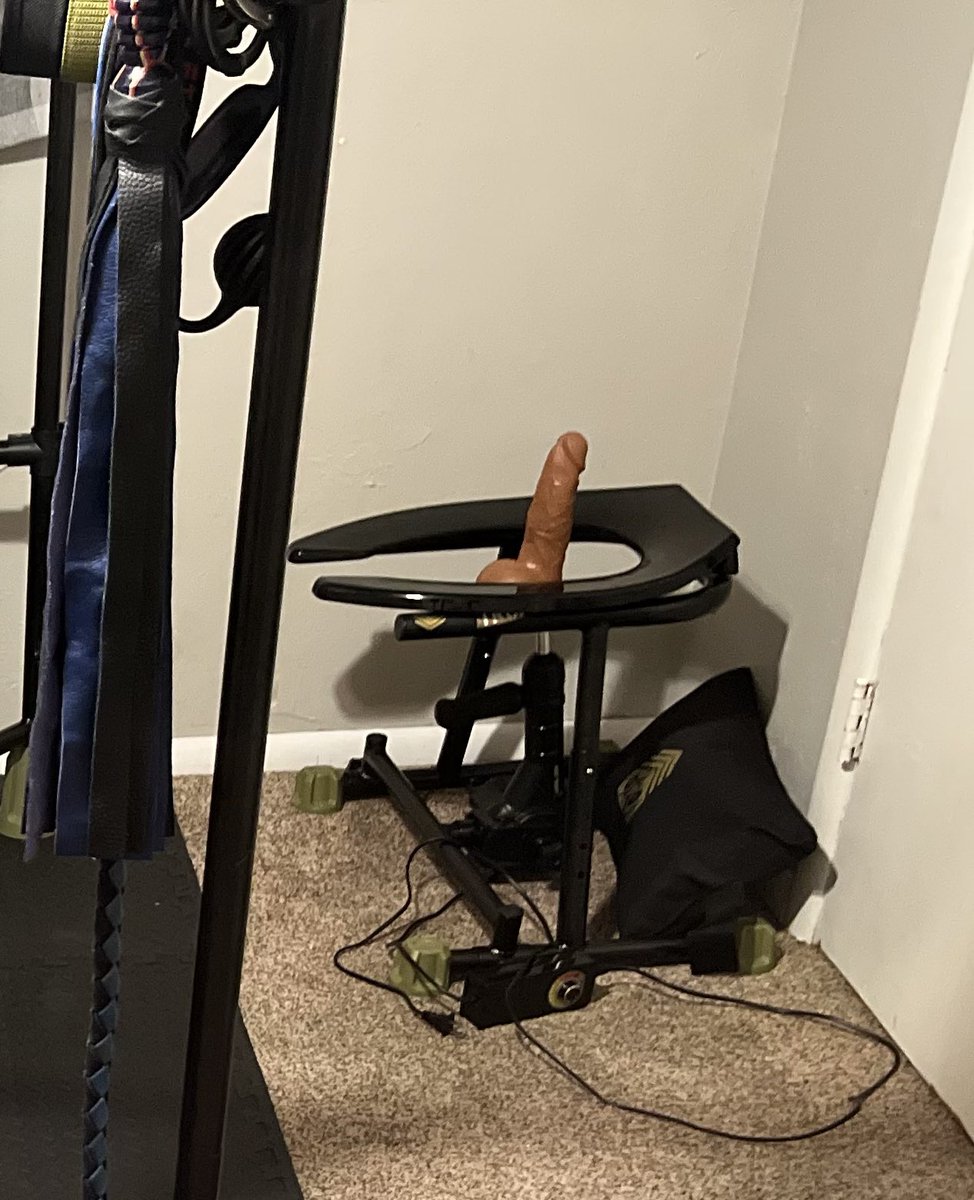 DracoFlerken's tweet photo. Dungeon room is coming along nicely thanks to many contributions from my pup @PupKairos https://t.co/ROaKhEQtQm
