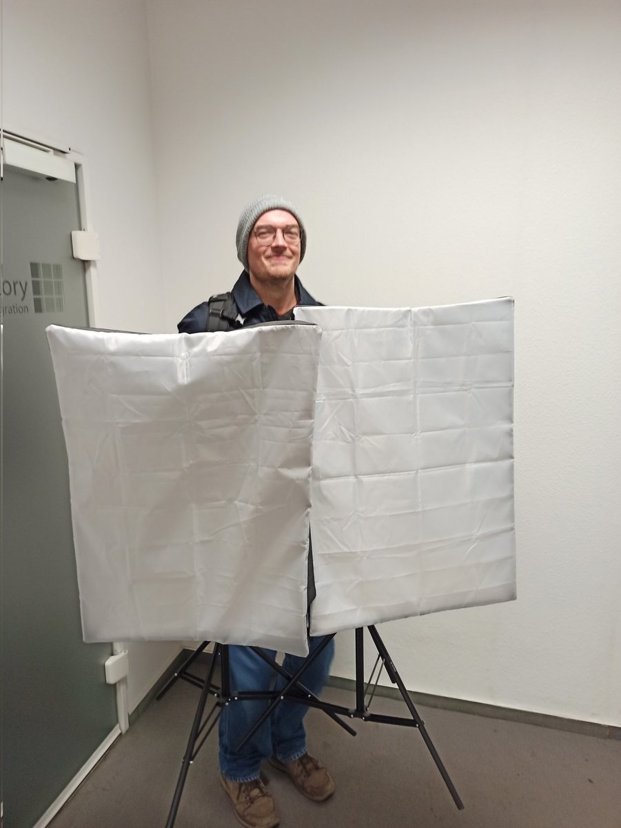 Recap #CC9: 
<a href="/MilL0rD/">J Miller</a> trägt die alleinige Verantwortung für die #Lichtboxen.

Danke an alle, die am Sonntag noch mit angepackt haben 🙏 
Ihr wart eine große Hilfe 👷👷🏻‍♀️
#CommunityCupLES #Breitensport #Ehrenamt