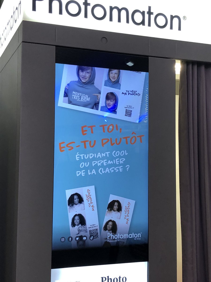 Pendant que <a href="/education_gouv/">Ministère Éducation nationale</a>  lutte contre le #harcèlement scolaire, <a href="/Photomaton_Off/">Photomaton</a> nous offre la pire pub de la rentrée en laissant entendre qu’un élève ne peut être à la fois intelligent et  cool ! Il faudrait recruter des 1ers de la classe, non ?!