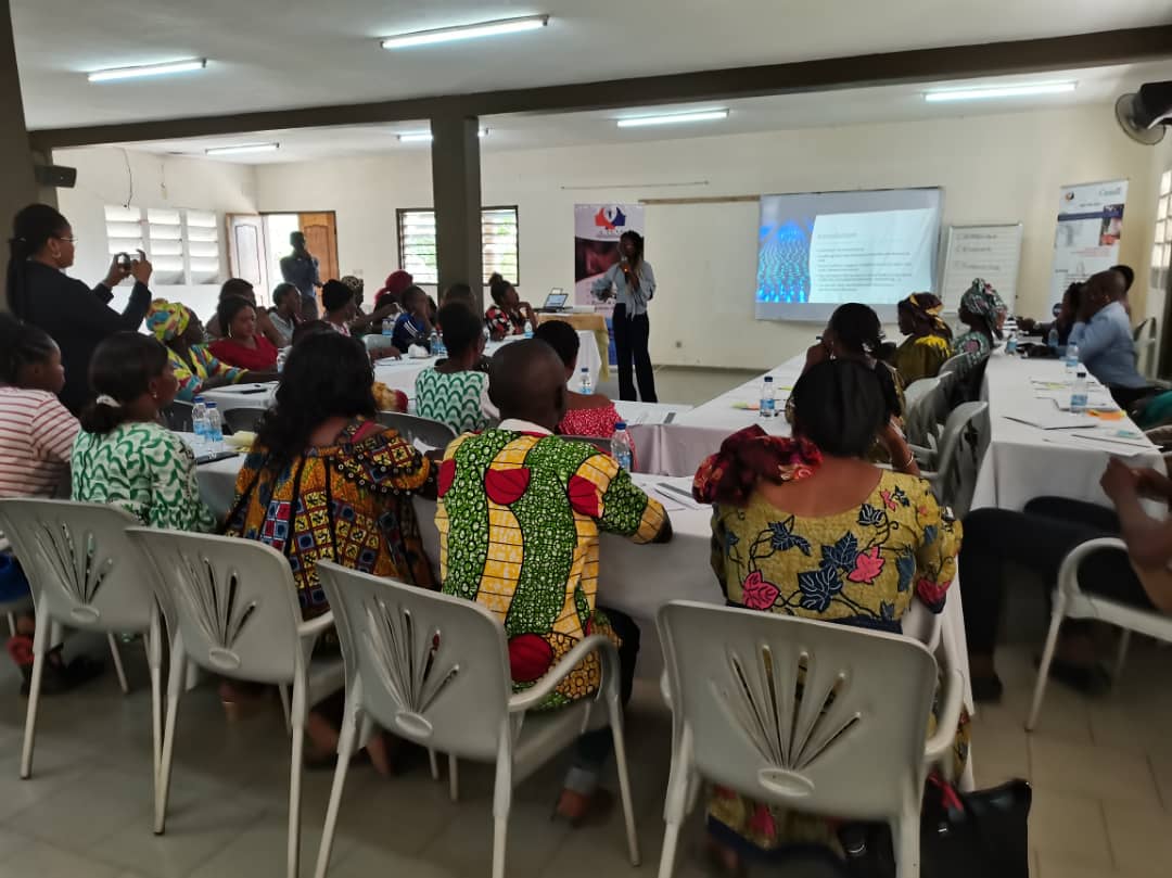 AILV1's tweet photo. Projet Ailv-FCIL 22-23,
Formation des femmes à la création d'entreprise à Anyama, jour 2
Communication sur l'importance du digital dans le développement entrepreneurial, par #Amazo0nduweb
@AILV1
@AmbCanCI
#yannpatrick https://t.co/ZeVcwpvn4f