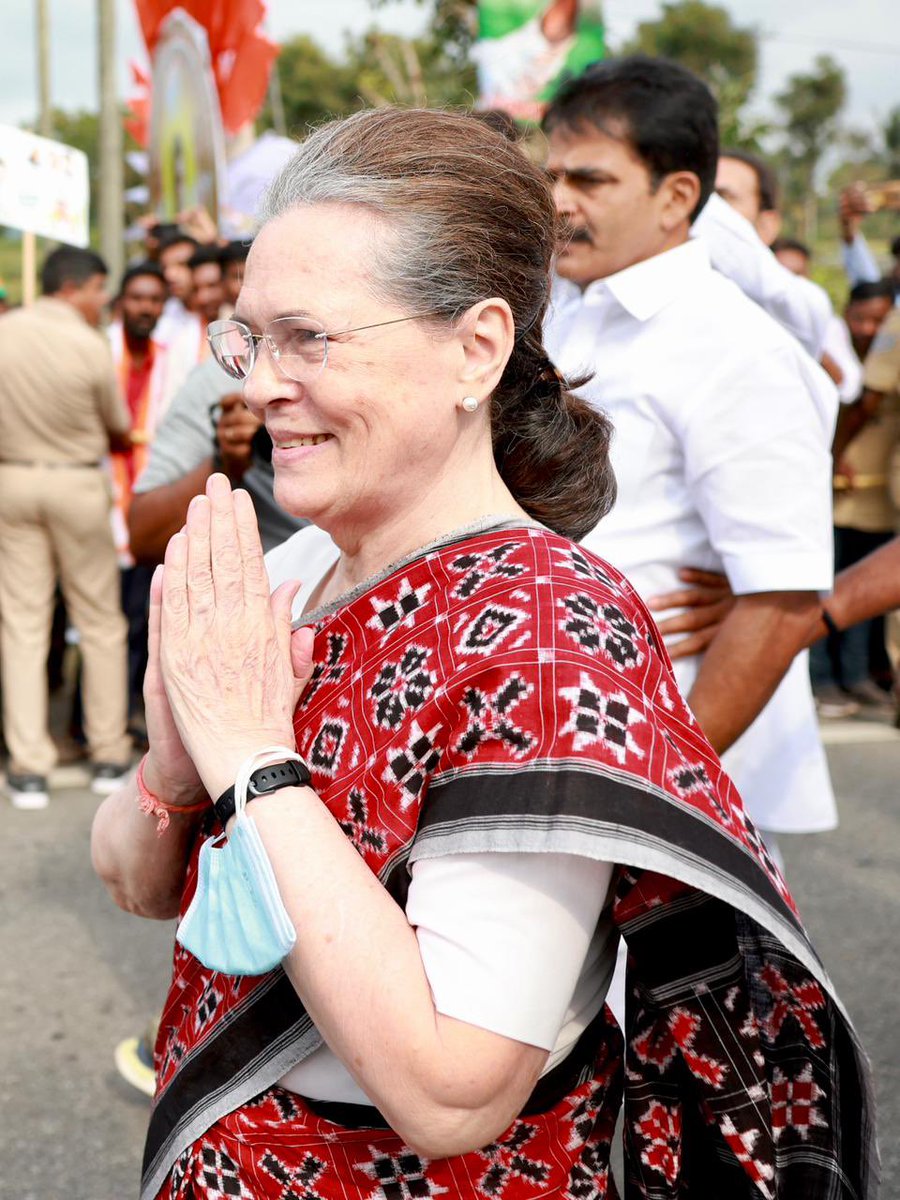 MahilaCongress's tweet photo. #BharatJodoWithSoniaGandhi 🇮🇳 https://t.co/OfRWuyN3wz