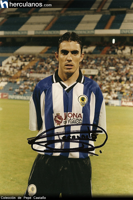 efemerideshcf's tweet photo. ⚪️ 🔵El 6 d'octubre de 1980 naixia a Novelda Fernando Béjar, jugador herculà entre 1999 i 2004. https://t.co/62gTlQh4Ut