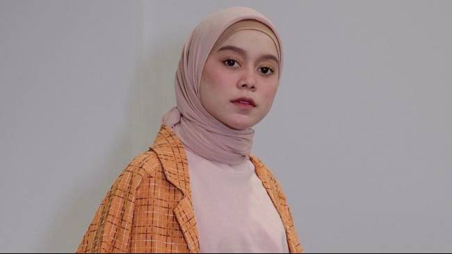 KompasTV's tweet photo. Pergi Tinggalkan Indonesia, Lesti Kejora Dikabarkan Berangkat Umrah Hari Ini https://t.co/erlwNzLVKg https://t.co/VwmCoQQFNg