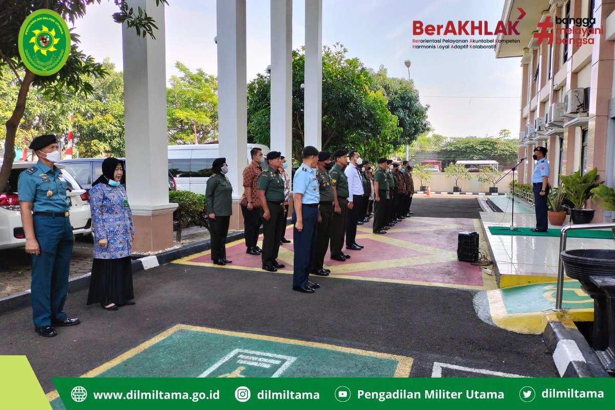 dilmiltama's tweet photo. Jakarta, 6 Oktober 2022.
Panitera Dilmiltama Marsma TNI Arif Wicaksono, S.H. memimpin kegiatan Apel Pagi yang diikuti oleh seluruh personel Pengadilan Militer Utama.
Setelah Apel Pagi dilanjutkan dengan Korve Bersama di halaman Kantor Pengadilan Militer Utama. https://t.co/8KTAEmd0PI