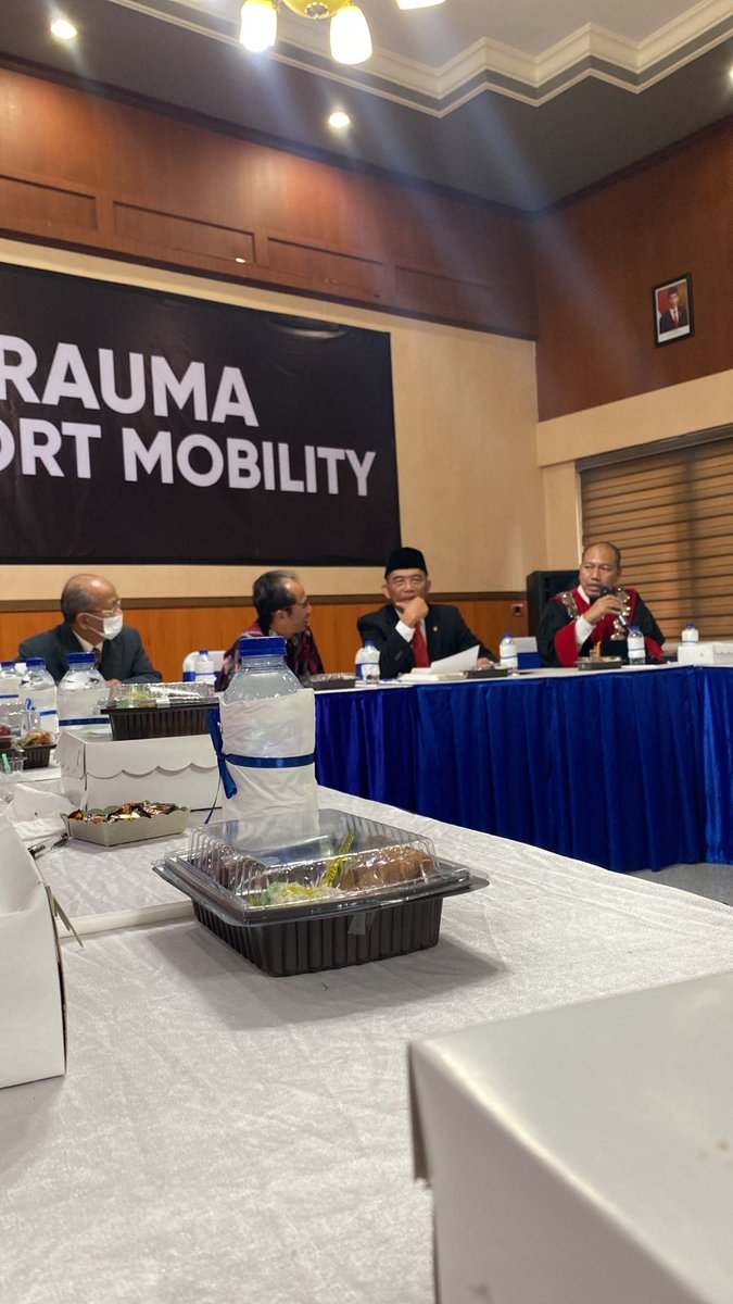 BTS_AHC_IDN's tweet photo. 📢INFO

Hari ini perwakilan kami memenuhi undangan Menko PMK membahas agenda donasi bersama seluruh komunitas yg terlibat &amp; rencana bantuan pendampingan psikologis kepada korban Kanjuruhan bersama Himpsi (Himpunan Psikologi Indonesia) Malang.

Semoga bisa berjalan lancar🙏💜 https://t.co/uom9UpiAfL