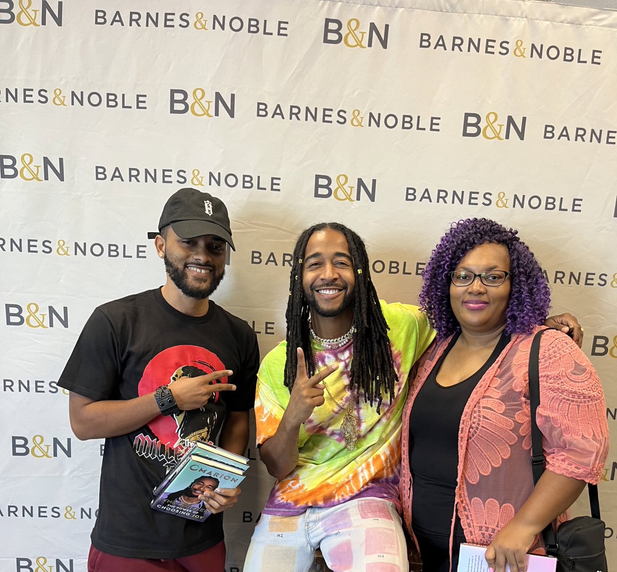 TreyMCarter's tweet photo. Go get #Omarion Book or else. @Omarion and @sonnieoryan are icons 🙌🏾🙌🏾🙌🏾 @tralia1 #unbothered #kingofdance #icons #ORyan #TeamO https://t.co/TXErttFtll