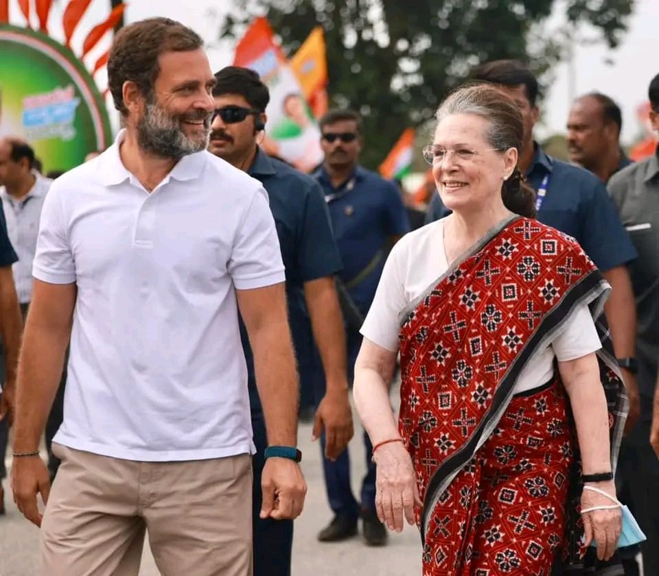RahulBaba2024's tweet photo. कांग्रेस अध्यक्षा, सोनिया गांधी जी ने हमेशा लोकतंत्र और सद्भाव को ही कांग्रेस पार्टी की आधारशिला के रूप में सशक्त किया है।

वह आज देश में उन्हीं मूल्यों की रक्षा के लिए चल रहीं हैं। मुझे गर्व है कि मैं उनके साथ चल रहा हूँ।

#BharatJodoWithSoniaGandhi https://t.co/F4I4x3mGhy