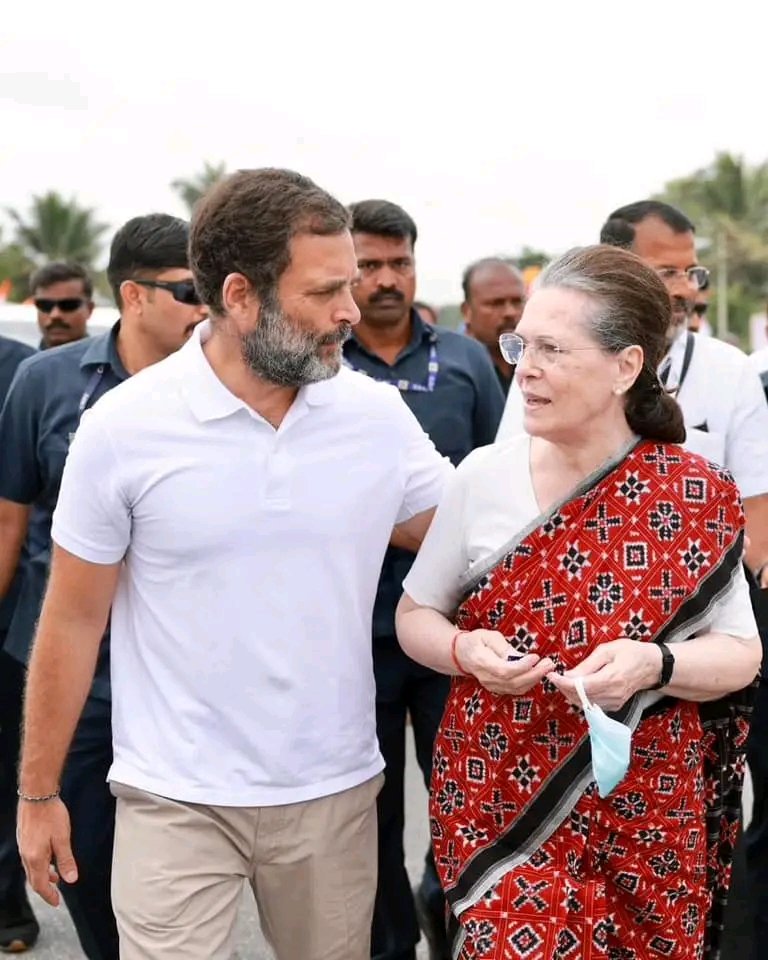 RahulBaba2024's tweet photo. कांग्रेस अध्यक्षा, सोनिया गांधी जी ने हमेशा लोकतंत्र और सद्भाव को ही कांग्रेस पार्टी की आधारशिला के रूप में सशक्त किया है।

वह आज देश में उन्हीं मूल्यों की रक्षा के लिए चल रहीं हैं। मुझे गर्व है कि मैं उनके साथ चल रहा हूँ।

#BharatJodoWithSoniaGandhi https://t.co/F4I4x3mGhy