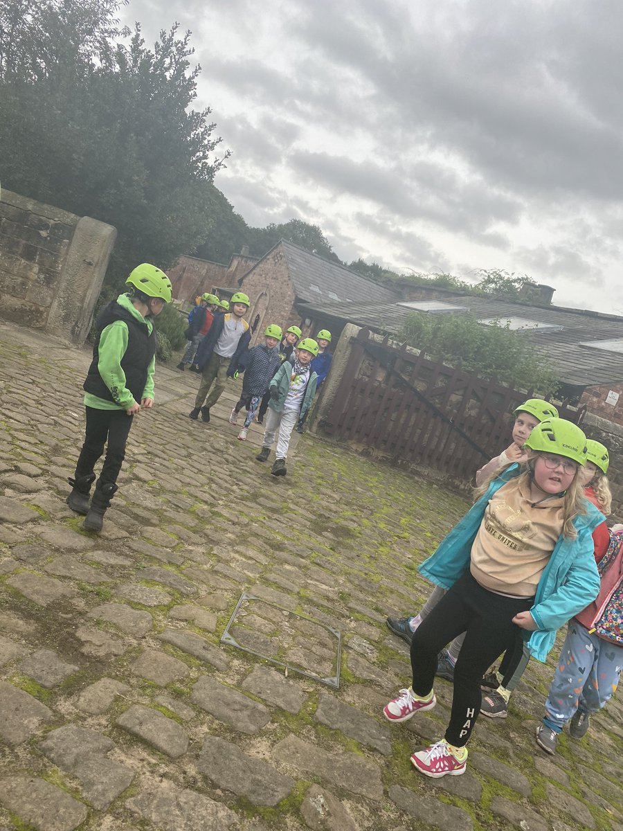 ValewoodPrimary's tweet photo. Safety first! But not before some furry strokes with Bella 💕🐶. The Team 4 👫 were kitted out and ready to go, in quick time! Not wanting to waste a single minute- they set off before the starting whistle! 😆 #ComeBackHere https://t.co/yk1VIqu4ah