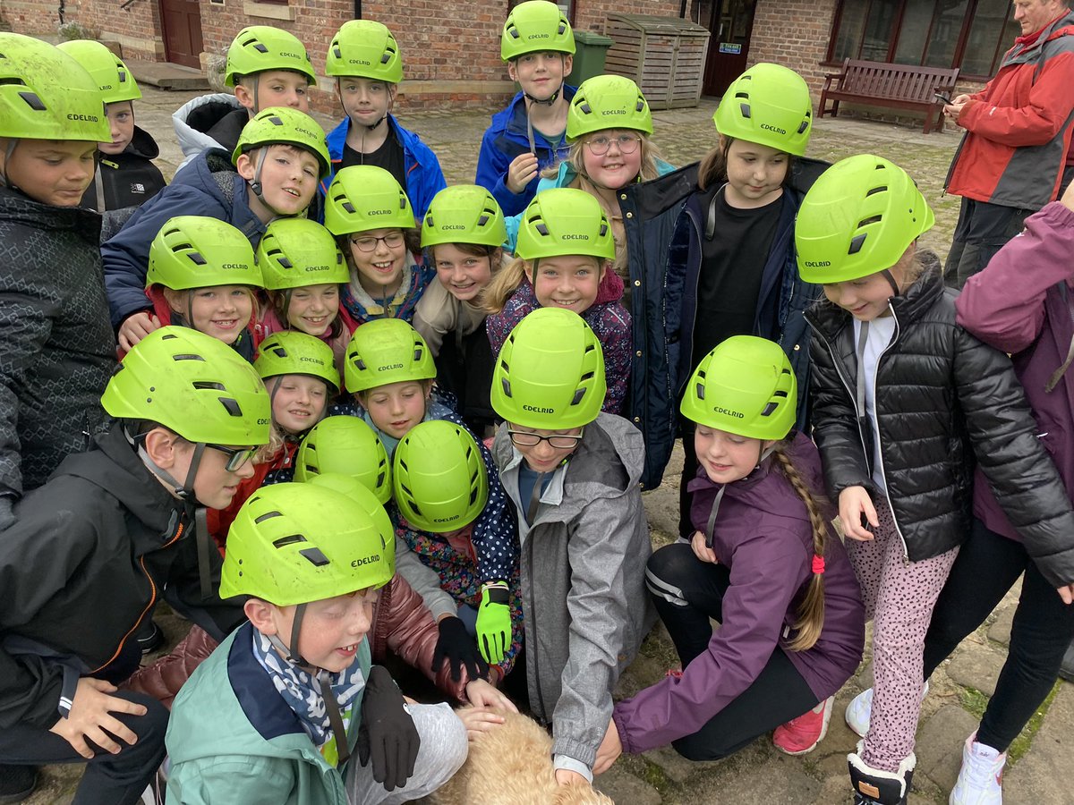 ValewoodPrimary's tweet photo. Safety first! But not before some furry strokes with Bella 💕🐶. The Team 4 👫 were kitted out and ready to go, in quick time! Not wanting to waste a single minute- they set off before the starting whistle! 😆 #ComeBackHere https://t.co/yk1VIqu4ah