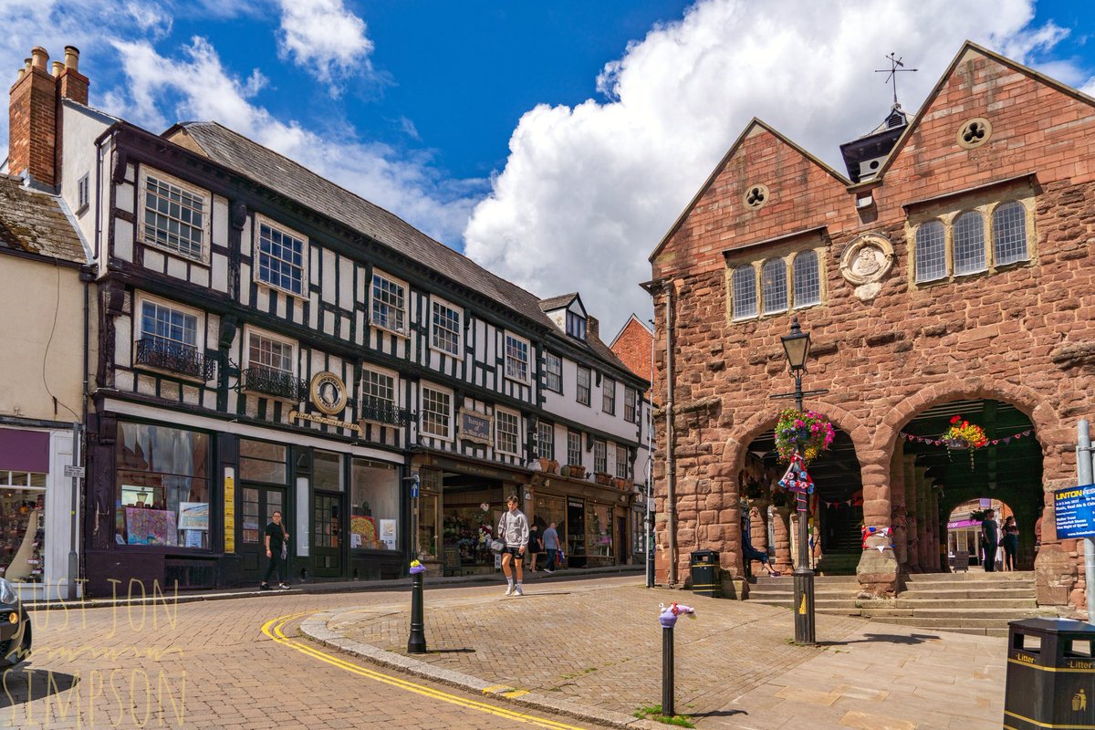 The Market House in #RossonWye, #Herefordshire. Herefordshire was a Royalist stronghold in the Civil War and the stone medallion depicts Charles II. Across the street (in pic 4) another medallion shows John Kyrle Man of Ross, mounted on what was once his house.